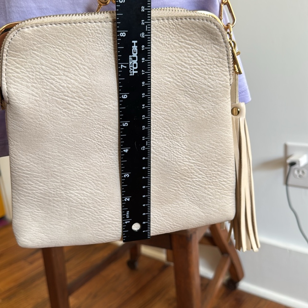 Cream/Bone/Tan Colored Cross Body Bag Gold Tone Hardware Tassel Kiss Lock Clasp - Picture 11 of 17